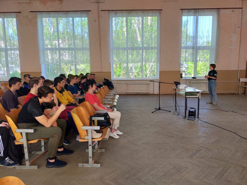 Практичне заняття з мінної безпеки для учнів МПМЛ від The HALO trust