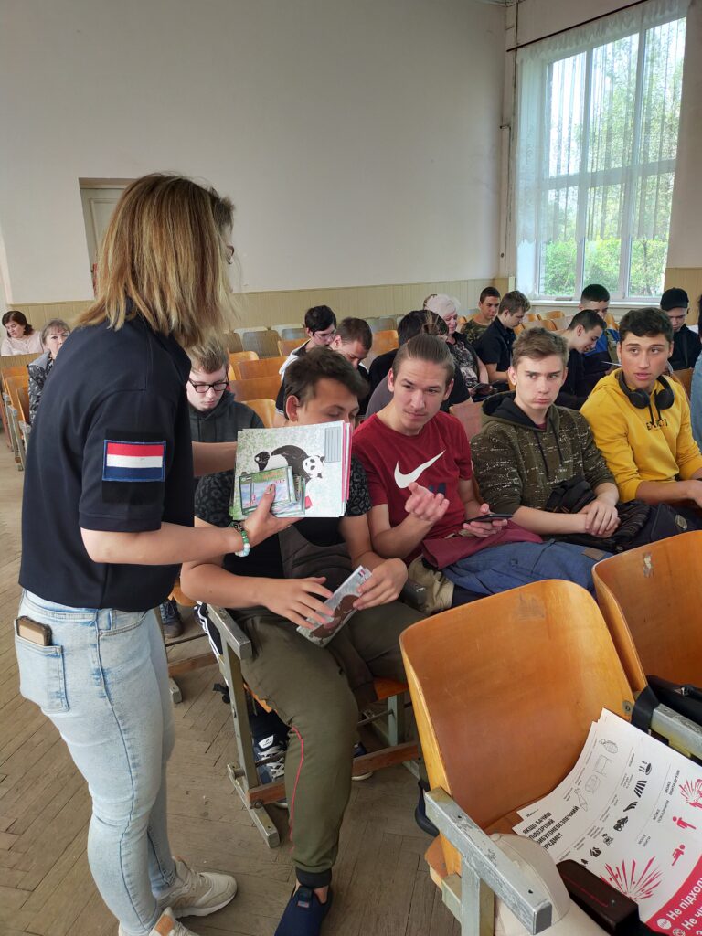 Практичне заняття з мінної безпеки для учнів МПМЛ від The HALO trust