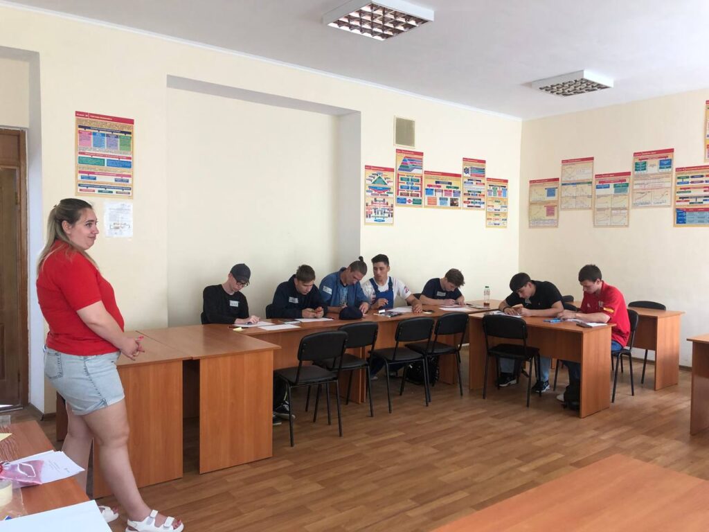 В співпраці з Червоним Хрестом