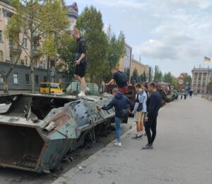 Екскурсія на виставку знищеної техніки окупантів