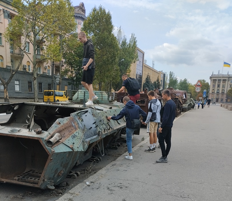 Екскурсія на виставку знищеної техніки окупантів