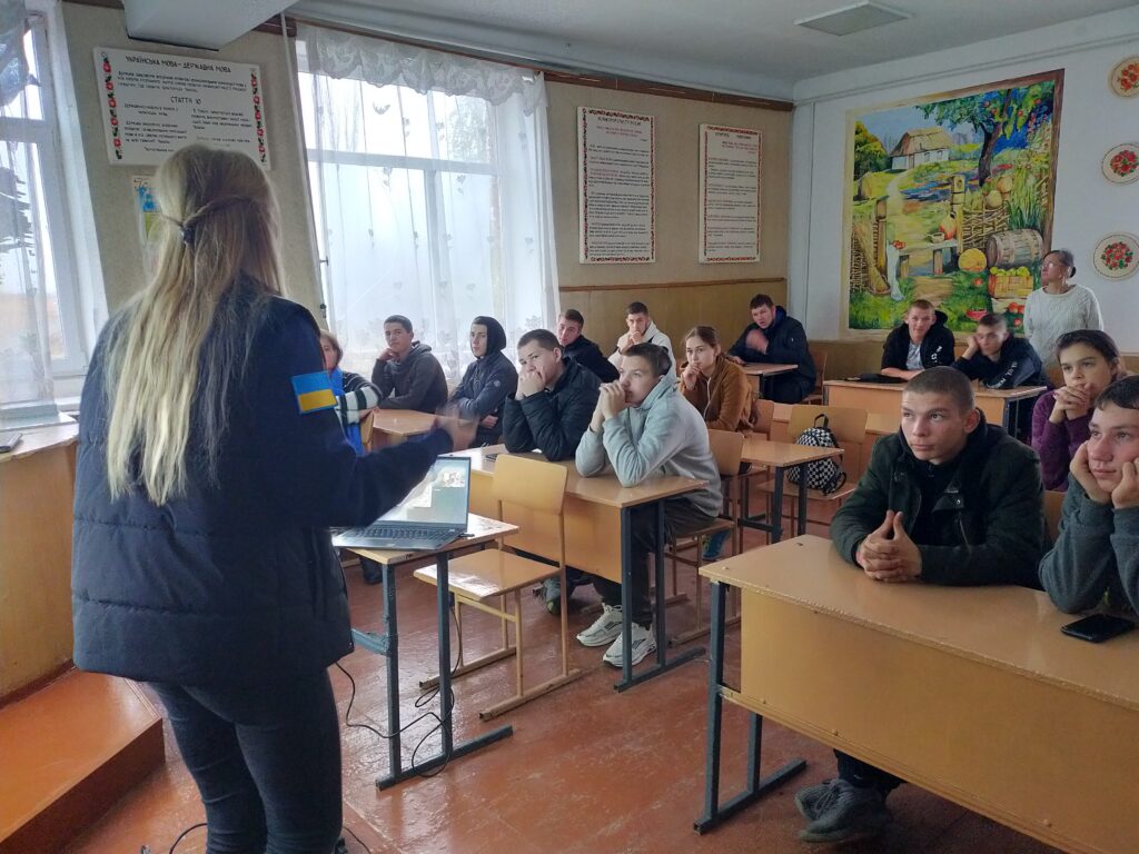 Вивчаємо правила мінної безпеки з представниками HALO Trust