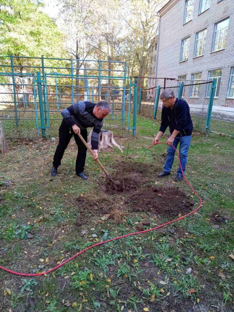 Долучаємося до Всеукраїнської акції "Посади дерево миру"
