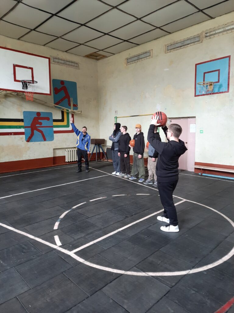 Учні МПМЛ демонстрували свою вправність в баскетболі