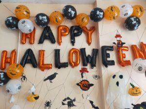Учні створили яскраву фотозону до Hаlloween