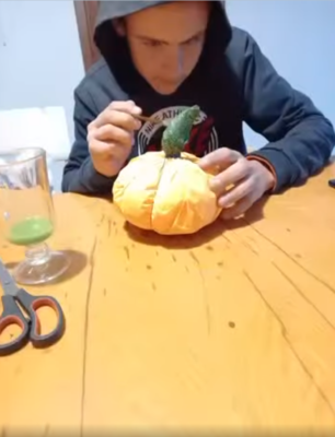 Учні створили яскраву фотозону до Hаlloween