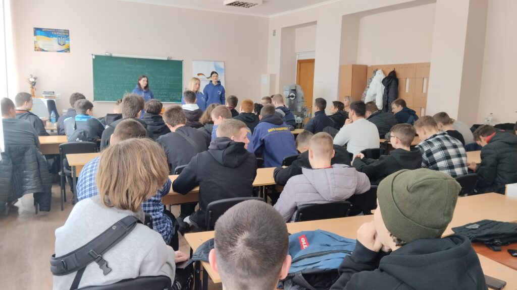 Перший крок до успішної кар`єри: визначаємо ключові потреби молоді