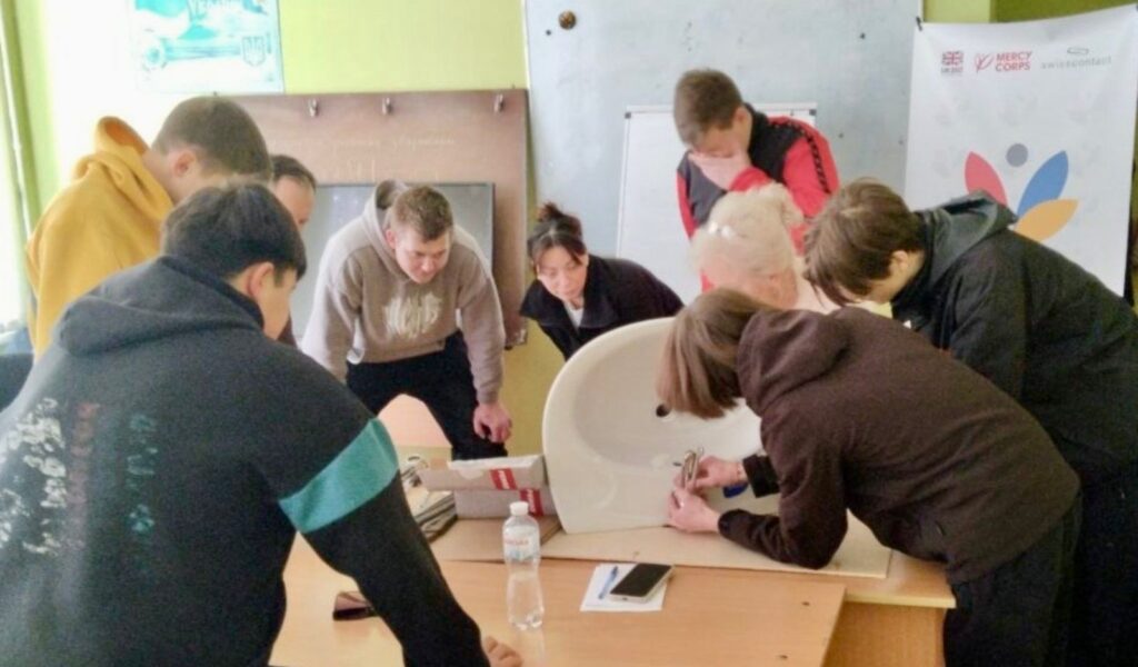 Підготовка фахівців для відбудови України: як проходить навчання третьої групи
